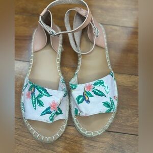 Women’s size 8 sandal.